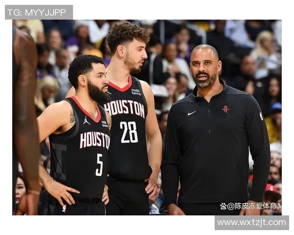 火箭队与开拓者队激战正酣精彩对决引发球迷热议 火箭队与开拓者队激战正酣精彩对决引发球迷热议