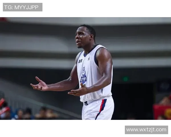 哈德森的传奇旅程探索与启示：从篮球场到人生舞台的多重角色解析