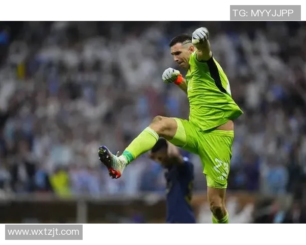 马丁内斯的传奇旅程:从草根球员到世界足球明星的蜕变与奋斗 马丁内斯的传奇旅程:从草根球员到世界足球明星的蜕变与奋斗