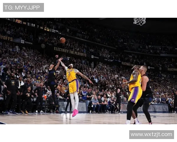 2021年NBA勇士与太阳激战回顾两队精彩对决与球星表现分析 2021年NBA勇士与太阳激战回顾两队精彩对决与球星表现分析