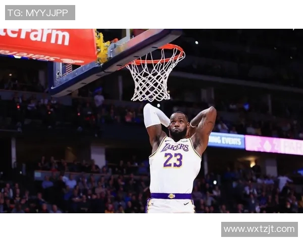 詹姆斯：篮球场上的传奇之路与不屈精神的完美结合